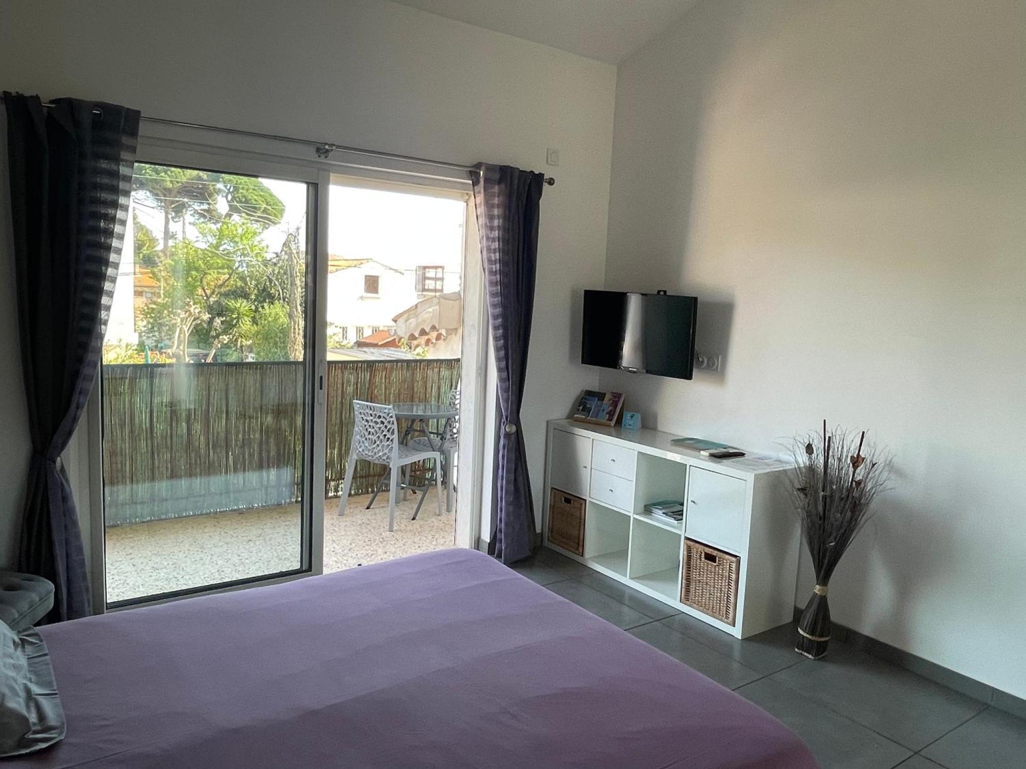 Plage A 400 M Studio Tout Confort Terrasse Clim Parking Hyeres Exterior photo